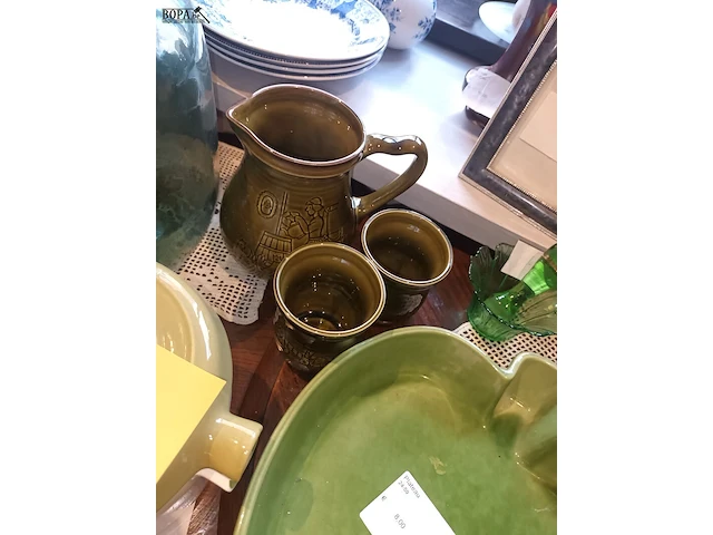 Lot 101 - keramiek en glaswerk groen. 10 stuks - afbeelding 4 van  6