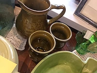 Lot 101 - keramiek en glaswerk groen. 10 stuks - afbeelding 4 van  6