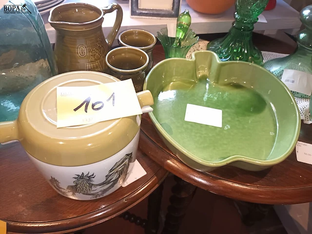 Lot 101 - keramiek en glaswerk groen. 10 stuks - afbeelding 5 van  6