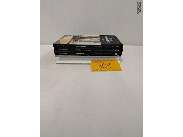 Lot 101 - lot boeken, national geographic, 3 stuks + kalender 1e werel - afbeelding 1 van  4