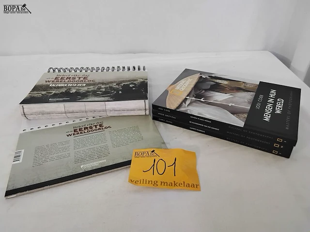 Lot 101 - lot boeken, national geographic, 3 stuks + kalender 1e werel - afbeelding 3 van  4