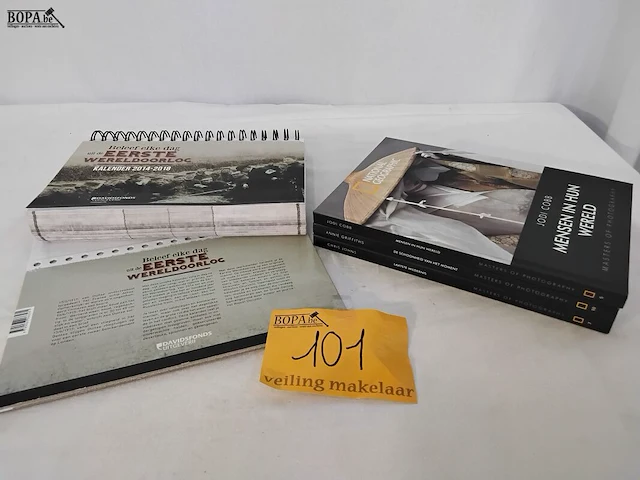 Lot 101 - lot boeken, national geographic, 3 stuks + kalender 1e werel - afbeelding 4 van  4