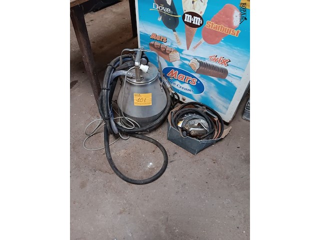 Lot 101 - mini melkmachine - afbeelding 1 van  3