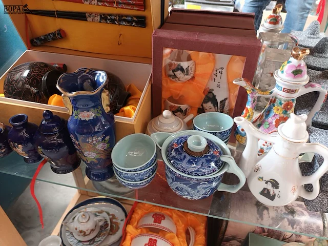 Lot 101 - oosterse decoratie en servies - afbeelding 6 van  7