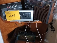 Lot 101 - radio’s en wekkers. 5 stuks - afbeelding 1 van  6