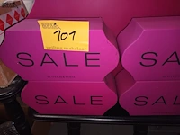 Lot 101 - uithangborden “sale”. 5 stuks - afbeelding 2 van  3
