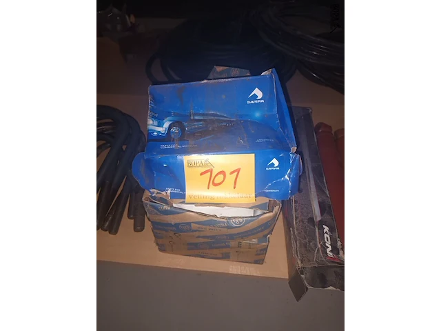 Lot 101 - veerklemmen - afbeelding 1 van  6