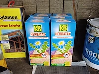 Lot 1010 - houten kast met inhoud - afbeelding 5 van  6