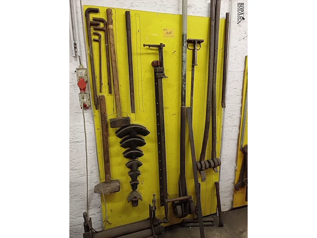 Lot 1018 - divers plooi- en spanmateriaal - afbeelding 2 van  4