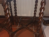 Lot 102 - ronde bijzettafel. 2 stuks - afbeelding 2 van  4