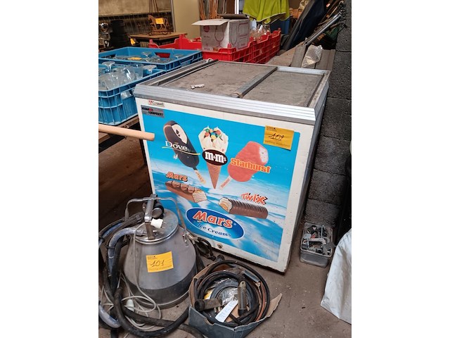 Lot 102 - roomijs diepvrieskist - afbeelding 1 van  2