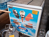 Lot 102 - roomijs diepvrieskist - afbeelding 1 van  2