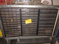 Lot 102 - sorteertoren. 3 stuks - afbeelding 1 van  3