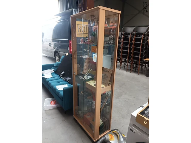 Lot 102 - vitrine kast - afbeelding 1 van  4