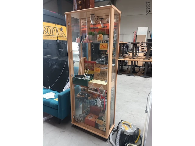 Lot 102 - vitrine kast - afbeelding 2 van  4