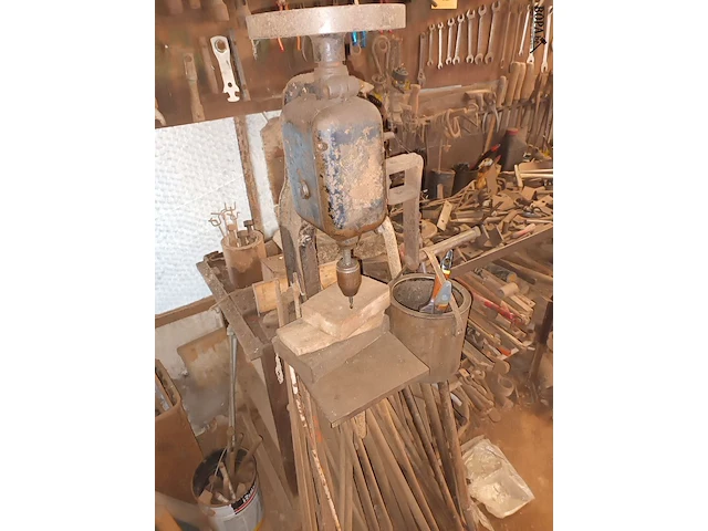 Lot 102 - werkbank en materiaal - afbeelding 3 van  8