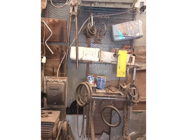 Lot 102 - werkbank en materiaal - afbeelding 7 van  8