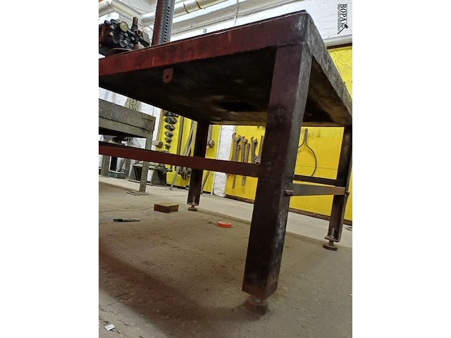 Lot 1020 - werkbank met reinigingspomp - afbeelding 2 van  5