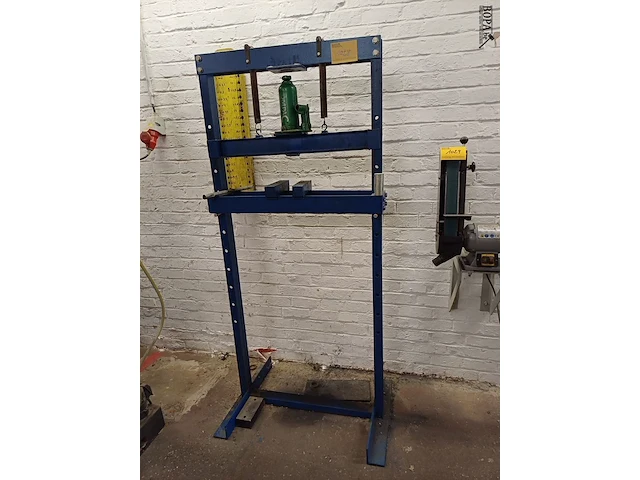 Lot 1028 - hydraulische pers - afbeelding 1 van  3