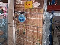 Lot 103 - display molen met inhoud - afbeelding 1 van  6