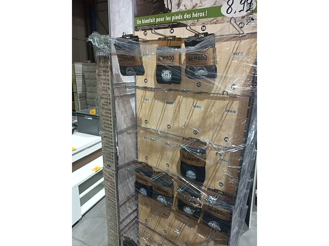 Lot 103 - display molen met inhoud - afbeelding 4 van  6
