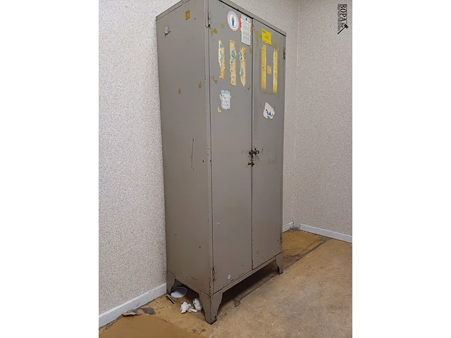 Lot 103 - metalen kast - afbeelding 2 van  4