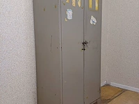 Lot 103 - metalen kast - afbeelding 2 van  4