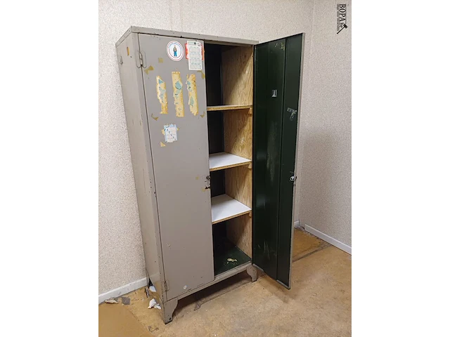 Lot 103 - metalen kast - afbeelding 4 van  4