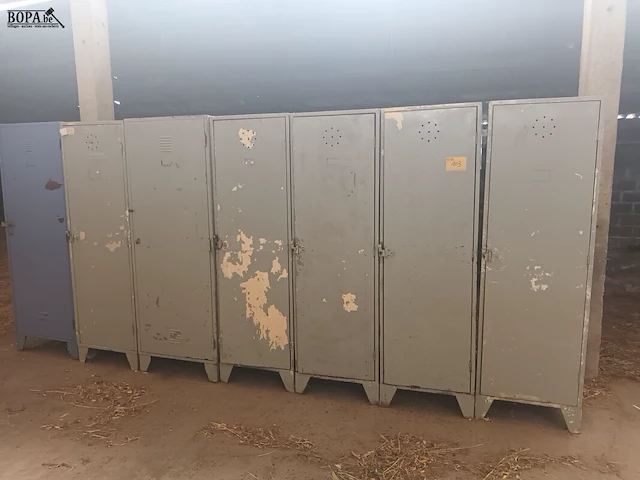 Lot 103 - metalen lockerkasten. 6 stuks - afbeelding 1 van  4