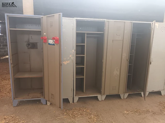 Lot 103 - metalen lockerkasten. 6 stuks - afbeelding 4 van  4