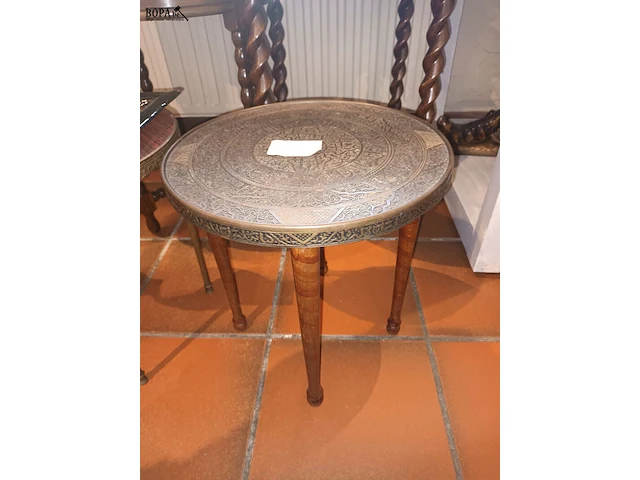 Lot 103 - ronde bijzettafels en schaal - afbeelding 2 van  4
