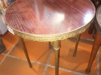 Lot 103 - ronde bijzettafels en schaal - afbeelding 4 van  4