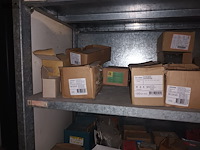 Lot 103 - werkmateriaal. inhoud rek - afbeelding 4 van  6