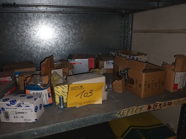 Lot 103 - werkmateriaal. inhoud rek - afbeelding 6 van  6