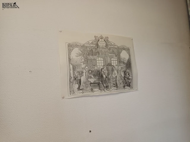 Lot 103 - whiteboard en tekening - afbeelding 3 van  3