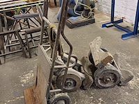 Lot 1030 - transportkarren en steekwagen. 3 stuks - afbeelding 2 van  4