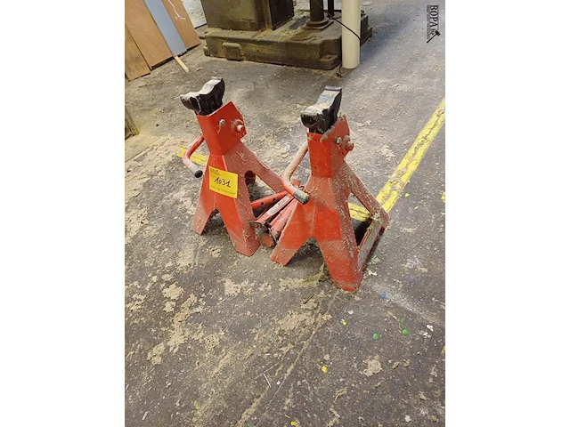 Lot 1031 - steunvoeten. 2 stuks - afbeelding 2 van  2