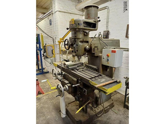 Lot 1034 - freesamchine + rek met toebehoren - afbeelding 1 van  12