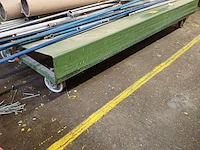 Lot 1035 - transportkar met inhoud - afbeelding 1 van  3