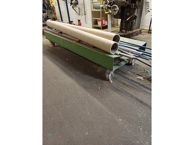 Lot 1035 - transportkar met inhoud - afbeelding 3 van  3