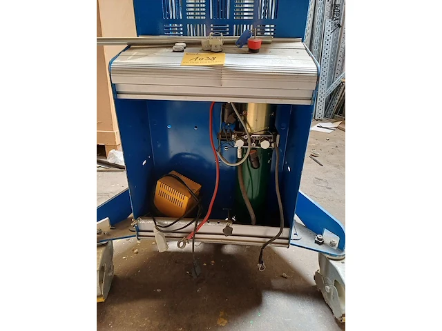 Lot 1038 - semi-elektrische stapelaar - afbeelding 2 van  6