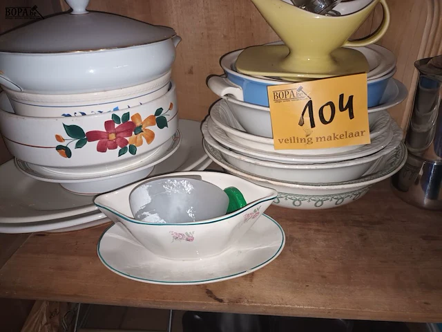 Lot 104 - antiek servies. inhoud kast - afbeelding 4 van  7