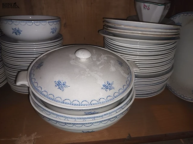 Lot 104 - antiek servies. inhoud kast - afbeelding 6 van  7