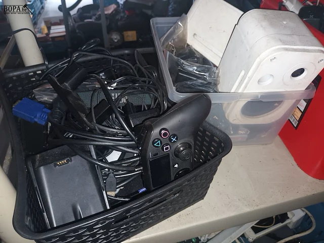 Lot 104 - computer accessoires en kabels - afbeelding 2 van  6