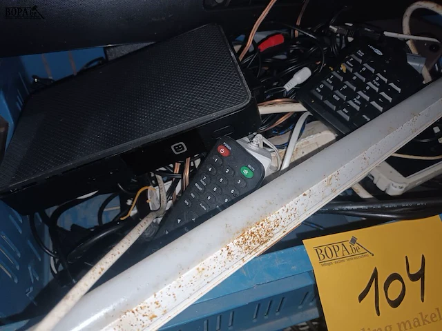 Lot 104 - computer accessoires en kabels - afbeelding 4 van  6