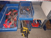 Lot 104 - handgereedschap en producten. inhoud rek - afbeelding 6 van  7