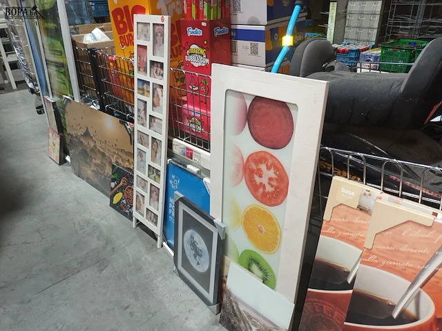 Lot 104 - kaders en canvassen. 17 stuks - afbeelding 2 van  6