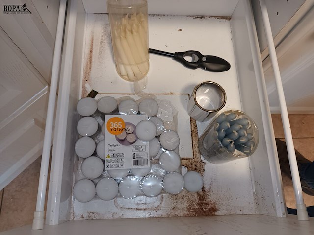 Lot 104 - keukengerei. inhoud keukenkasten - afbeelding 2 van  16