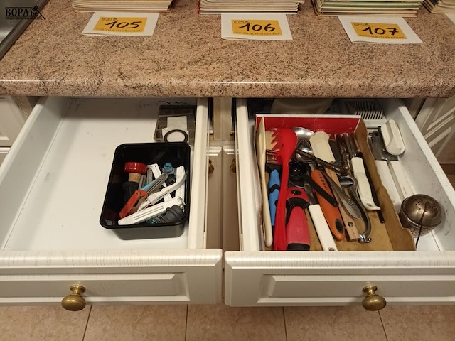 Lot 104 - keukengerei. inhoud keukenkasten - afbeelding 3 van  16