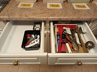 Lot 104 - keukengerei. inhoud keukenkasten - afbeelding 3 van  16